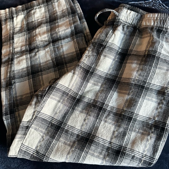 GAP Black and Cream Plaid pajama Pants - Picture 2 of 16